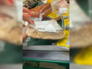 Essa n&atilde;o seria a primeira vez que produtos vencidos ou estragados foram encontrados no estabelecimento 