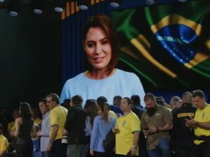 Ex-primeira-dama n&atilde;o compareceu ao evento em S&atilde;o Paulo por acompanhar Jair Bolsonaro, em pris&atilde;o domiciliar em Bras&iacute;lia