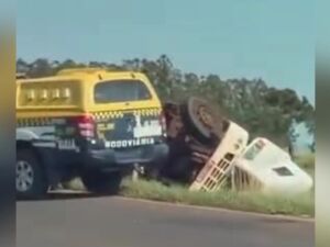 Al&eacute;m do Corpo de Bombeiros, equipes da PRE (Pol&iacute;cia Rodovi&aacute;ria Estadual) foram at&eacute; a cena do acidente