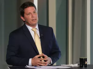 A a&ccedil;&atilde;o foi autorizada pelo ministro Fl&aacute;vio Dino, do Supremo Tribunal Federal (STF), e tem alvos em Bras&iacute;lia e S&atilde;o Paulo