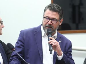 Proposta prev&ecirc; defesa gratuita para agentes que responderem a processos por atos praticados durante o servi&ccedil;o
