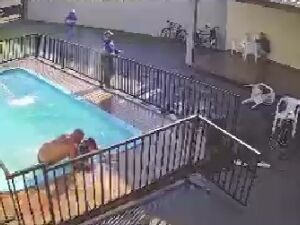 V&iacute;tima estava em uma casa de festas com amigos; outra pessoa tamb&eacute;m foi baleada