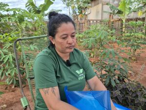 Sem um lugar adequado para morar, Marcela enfrenta dificuldades at&eacute; mesmo para conseguir alimentos