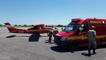 Idosa é resgatada de avião pelo Corpo de Bombeiros após apresentar quadro de desmaios no Pantanal