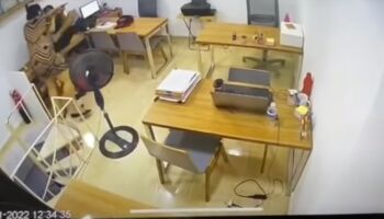 Cliente atira em advogada insatisfeito com processo (vídeo)