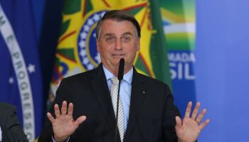 58% dos brasileiros dizem que Bolsonaro atrapalhou vacinação das crianças