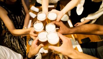 Cerveja ficará mais cara em bares e restaurantes a partir de agosto em todo país