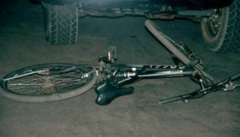 Criança em bicicleta fica ferida após ser atropelada por caminhonete em Chapadão do Sul
