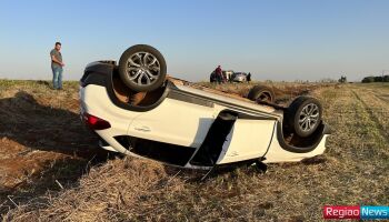 Professor, esposa e filhos escapam da morte após carro capotar em Sidrolândia 
