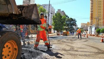 Obras de recapeamento continuam na Barão e Rui Barbosa nesta terça-feira