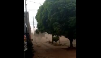 Moradora filma ventania e se assusta: 'vento quase levou o Los Angeles' (vídeo)