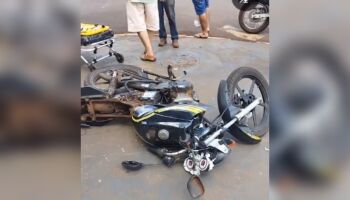 Motociclista tem fratura exposta e fica em estado grave em batida entre moto e caminhão (vídeo)