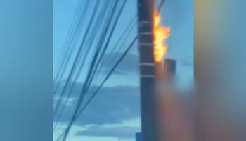 Fiação pega fogo em poste e assusta moradores no Coronel Antonino (vídeo)