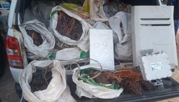 Dono de ferro-velho é preso comercializando mais de 700 kg de fios de cobre irregular