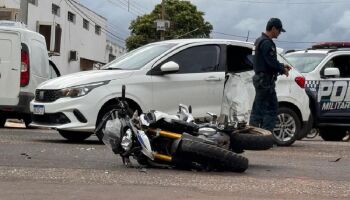 Motociclista fica ferido após acertar carro em Nova Andradina