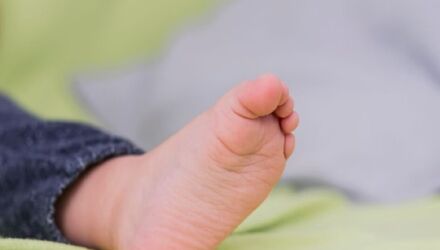 O menor apresentou sinais da "S&iacute;ndrome do Beb&ecirc; Sacudido", como sangramento craniano e outras les&otilde;es provocadas pelos movimentos bruscos 