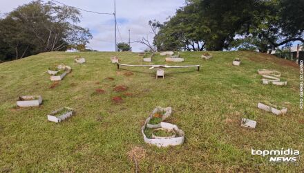 A estrutura que delimita os n&uacute;meros est&aacute; amassada e apresenta danos vis&iacute;veis