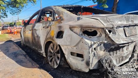 Homem apareceu quase quatro horas depois de carro ser abandonado