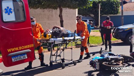 Bombeiros de folga prestam primeiros socorros ao motociclista 