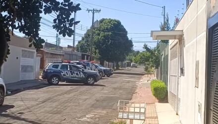 O tiroteio teria acontecido no come&ccedil;o da tarde deste domingo; equipes da Pol&iacute;cia Militar estiveram no local 