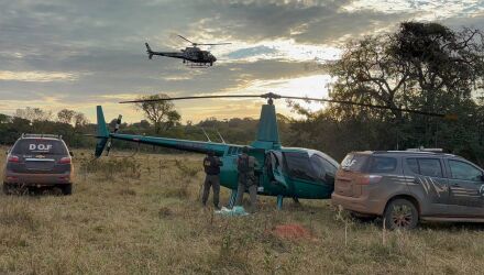 Aeronave operava com sistema de rastreamento desligado e foi for&ccedil;ada a pousar ap&oacute;s persegui&ccedil;&atilde;o; dois pilotos acabaram presos