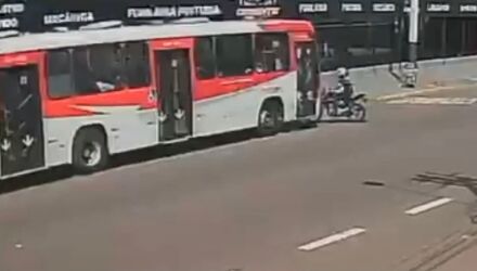 V&iacute;tima foi levada pelo ve&iacute;culo por quase 100 metros