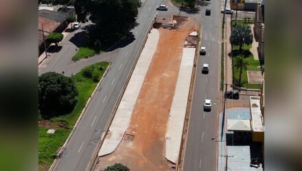 Al&eacute;m dessa, as obras de asfalto e drenagem no Bosque das Araras tamb&eacute;m foram beneficiadas com mais tempo para serem finalizadas
