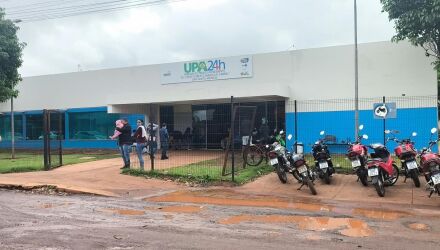 Moradores dizem que via tamb&eacute;m &eacute; usada por &ocirc;nibus e d&aacute; acesso &agrave; academia ao ar livre; quando n&atilde;o chove, o problema &eacute; a poeira