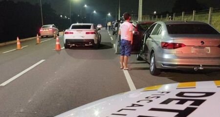Segundo a polícia, homem recusou o teste do bafômetro, apresentava sinais de embriaguez e ameaçou um policial durante a abordagem