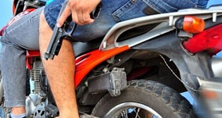 Bandidos estavam armados quando anunciaram o assalto