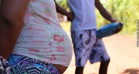 Abortos legais feito por ano no Brasil se mostra "irrisório" se comparado à quantidade de crianças de até 14 anos que são mães