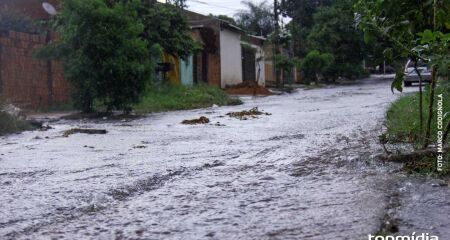 Chuvarada dá uma pausa no 'calorão' de Campo Grande