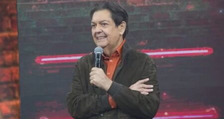 O apresentador Fausto Silva, o Faustão, de 75 anos, segue internado no Hospital Israelita Albert Einstein, em São Paulo
