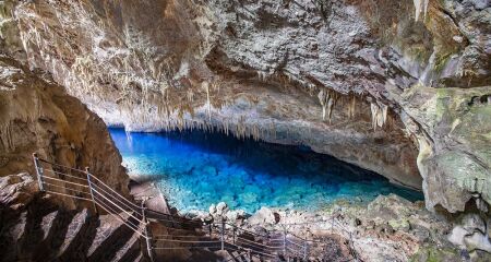 Gruta do Lago Azul é um dos lugares mais famosos de Bonito