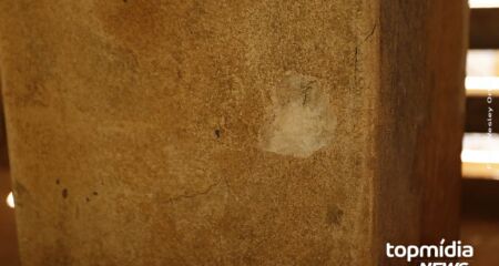 Marcas de tiro foram encontradas na parede da residência
