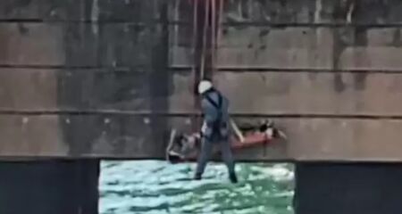 Homem fraturou calcanhares ao tentar descer de estrutura de ponte rodoferroviária