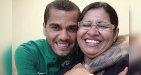 Daniel Alves e a mãe