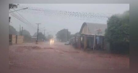 Chuva atingiu o município na manhã deste domingo