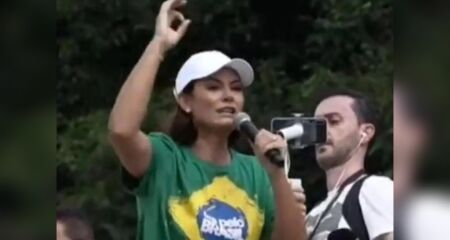 Michelle Bolsonaro discursando 