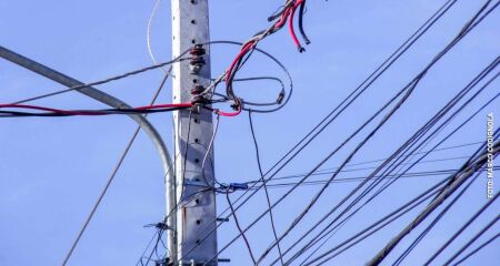O eletricista teria identificado que os fios saíam do padrão dos fundos em direção ao padrão da residência da frente