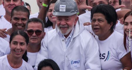O presidente Lula esteve em Campo Grande nesta sexta, onde visitou uma planta da JBS. O encontro foi marcado por abraços com trabalhadores e apoiadores