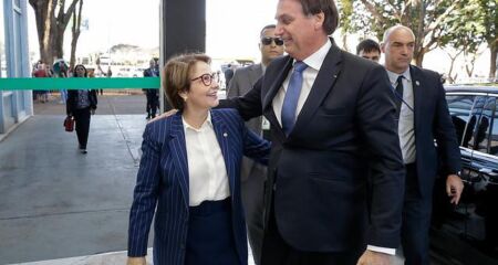 Bolsonaro recebe pressão para apoiar Adriane Lopes 