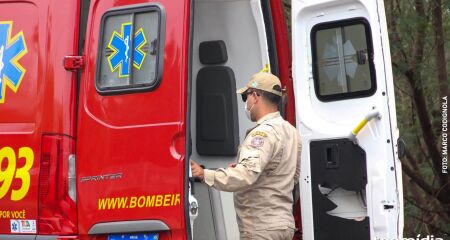 Mulher foi socorrida por uma equipe do Corpo de Bombeiros