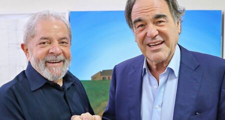 Oliver Stones exibiu, neste domingo (19), o documentário Lula, durante a 77&ordm; edição do Festival de Cannes