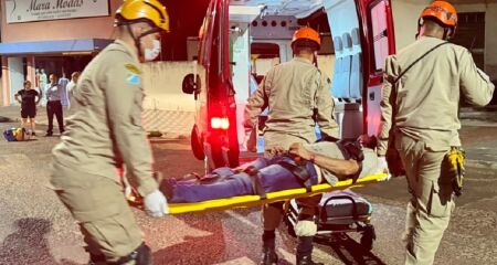 Motociclista foi socorrido por Bombeiros e levado para hospital