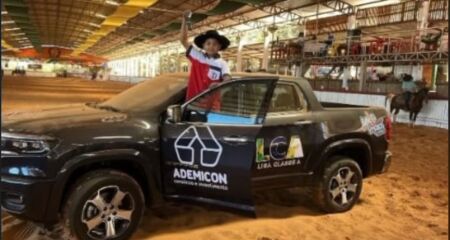 Competidor de 10 anos de Costa Rica leva caminhonete de R$ 200 mil em competição nacional de laço 