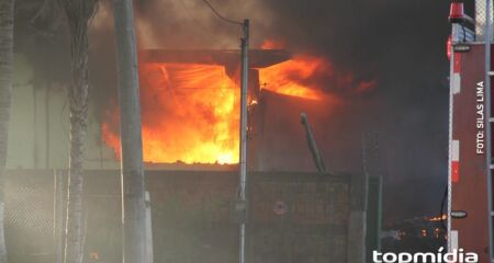 Empresa foi consumida pelo fogo