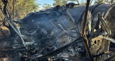 Incêndio destrói cabine de carreta que transportava álcool em Nova Andradina