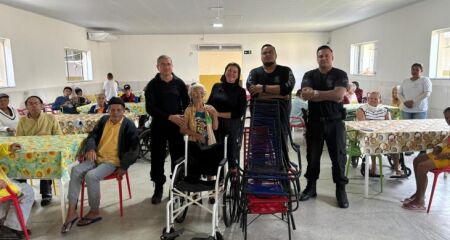 Asilo São Francisco ganhou cadeira de rodas e cadeiras de fio, produzidas no próprio estabelecimento penal