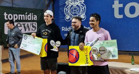 Campeão levou para casa R$ 4 mil e uma raquete nova; próxima etapa do Circuito Rádio Clube 100 anos acontecerá em novembro